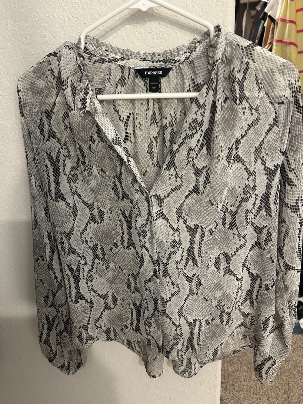 Express Black & White Snake-Print Blouse